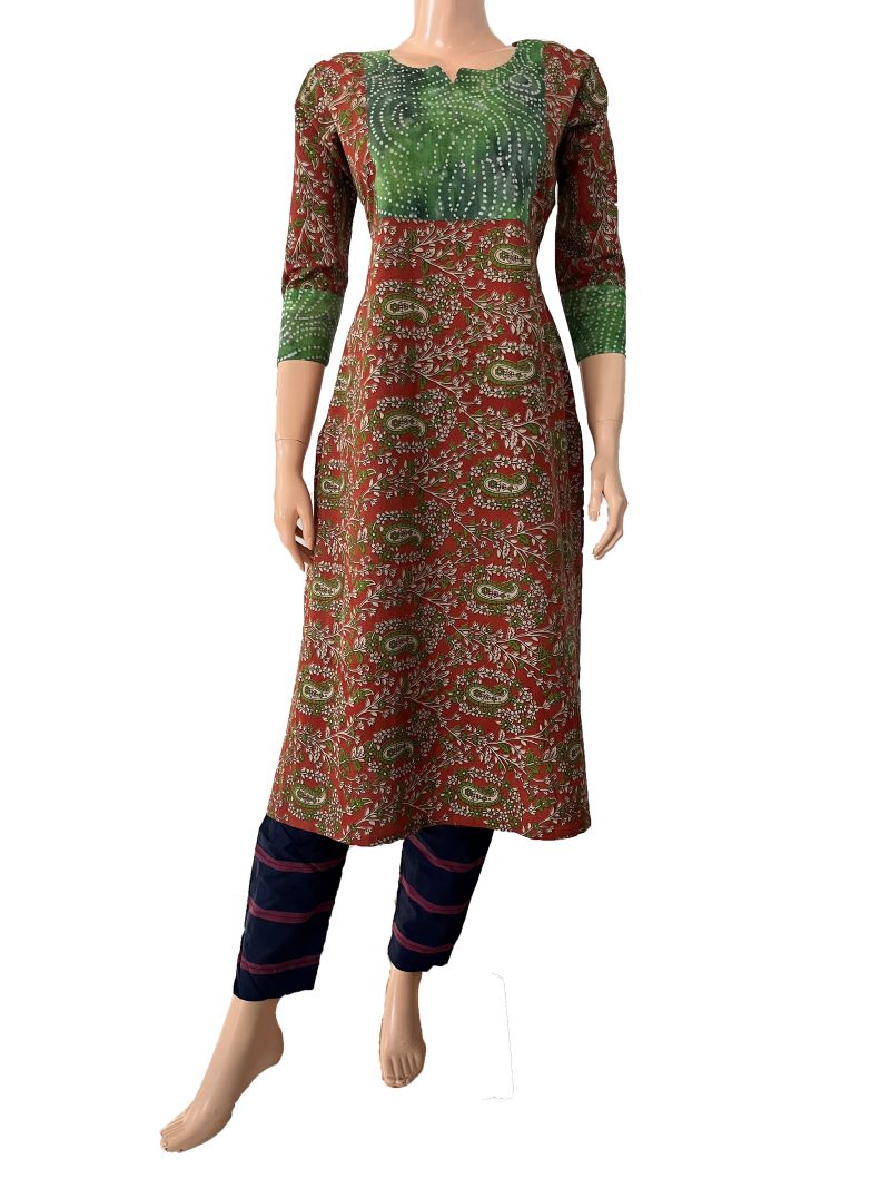 Kalamkari Cotton Y neck Straight cut kurta with 3/4 sleeves & Bandhani Patches , Multicolor, KK1080