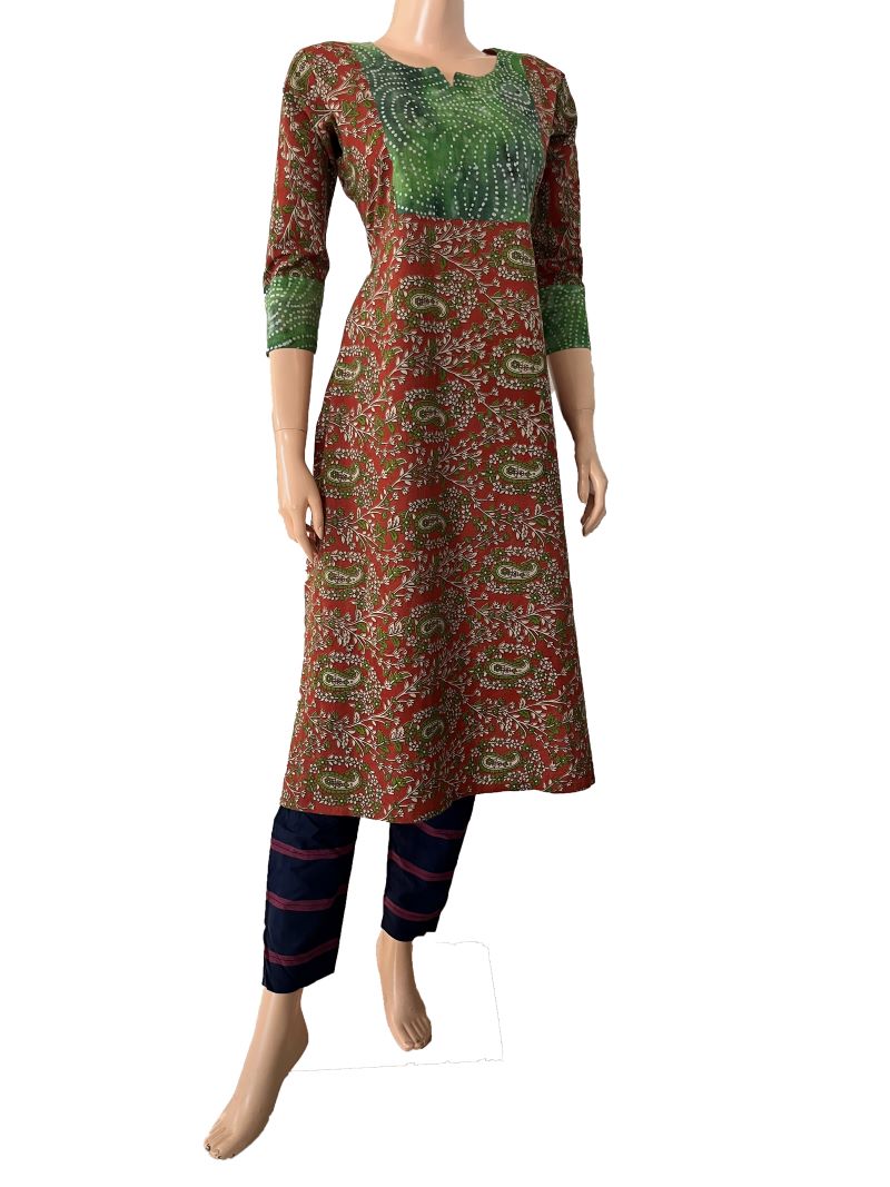 Kalamkari Cotton Y neck Straight cut kurta with 3/4 sleeves & Bandhani Patches , Multicolor, KK1080