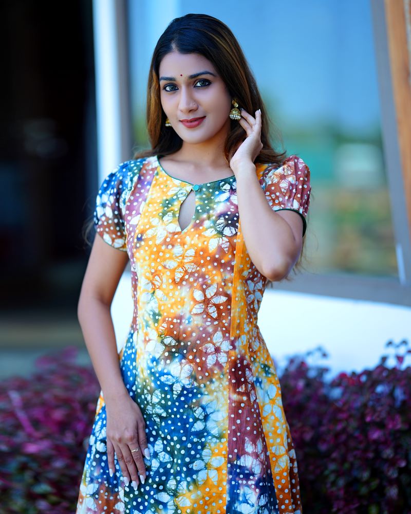 Bathik Cotton Paneled Boat neck Kurta with Puff Sleeves, Multicolor, KP1086