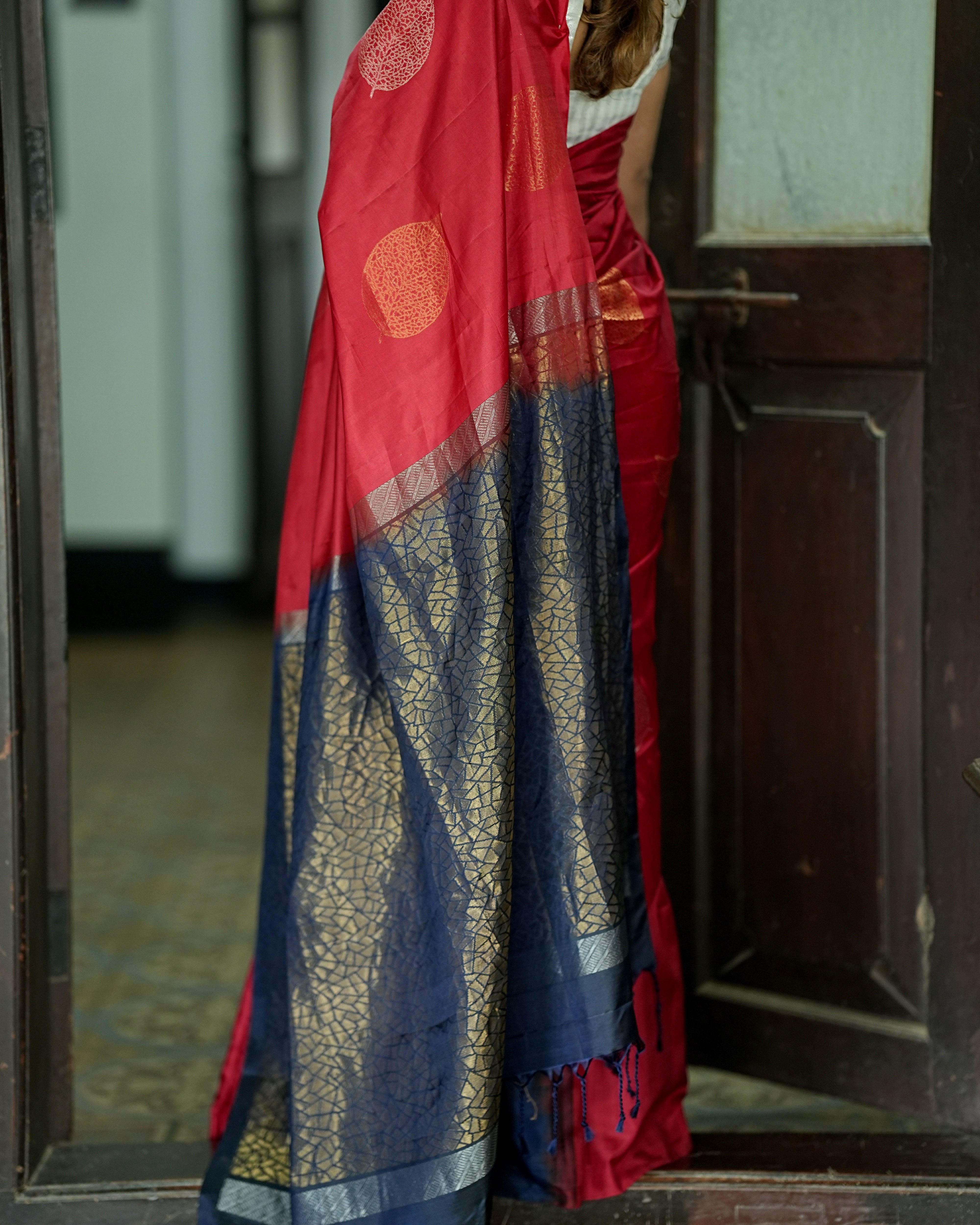 Pure Kanchipuram Soft Silk Borderless Saree with Pure Gold & Silver Zari Butta & Plain Navy blue Blouse Piece, Red - Navy blue, SK1002