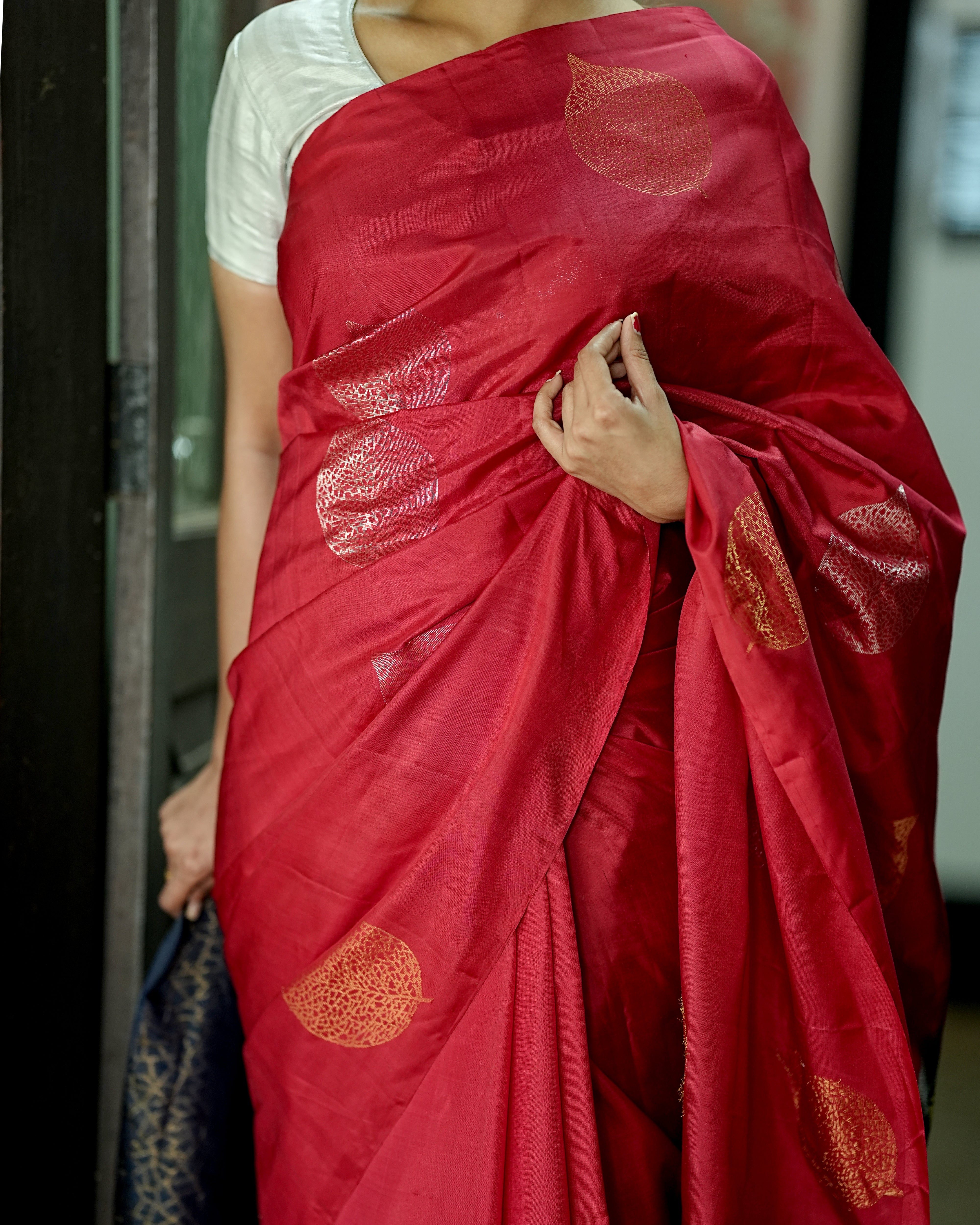 Pure Kanchipuram Soft Silk Borderless Saree with Pure Gold & Silver Zari Butta & Plain Navy blue Blouse Piece, Red - Navy blue, SK1002