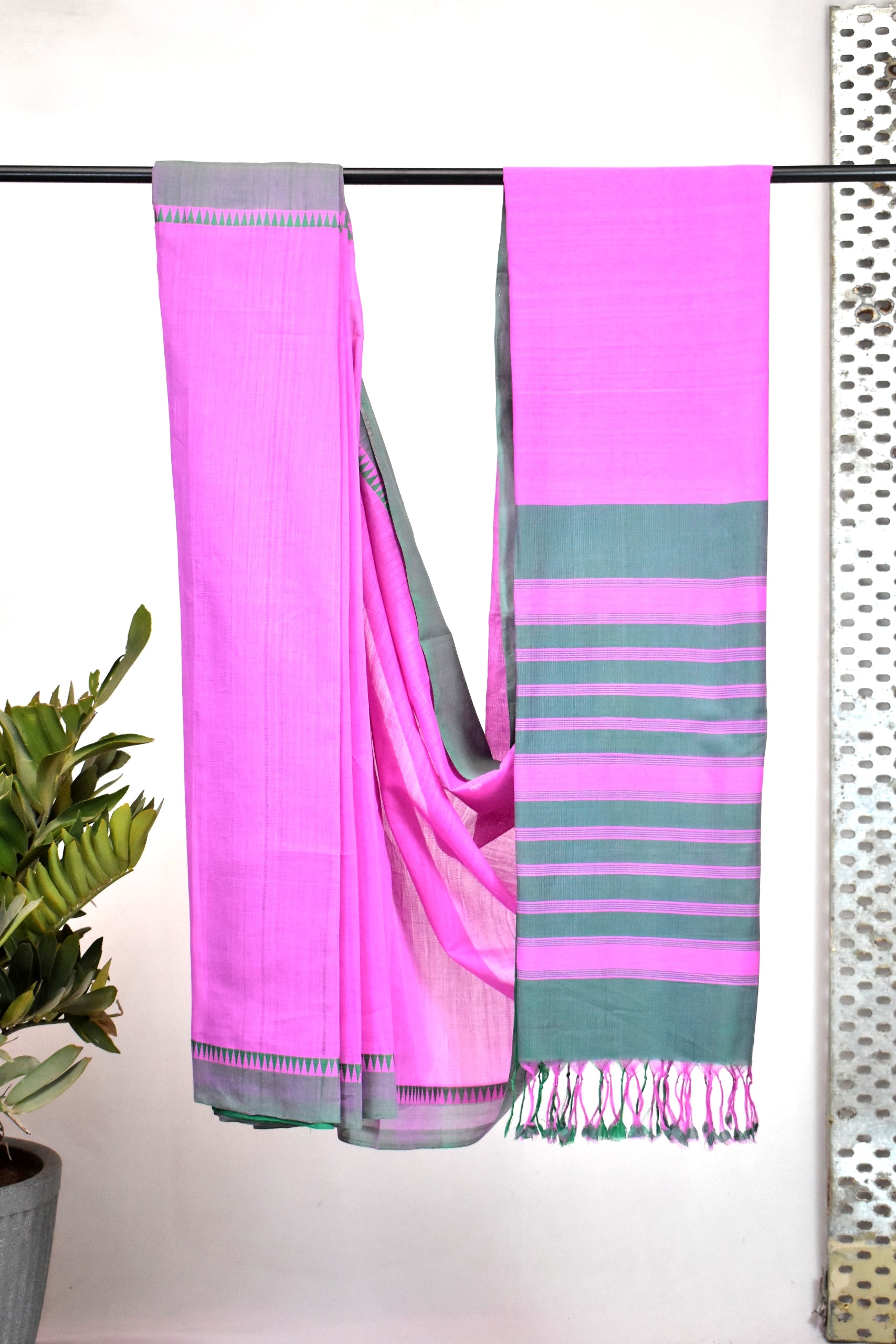 Pure Handloom Mangalgiri Cotton Saree with Threadwork Temple Border & Tassles, Pink with Green, SR1039