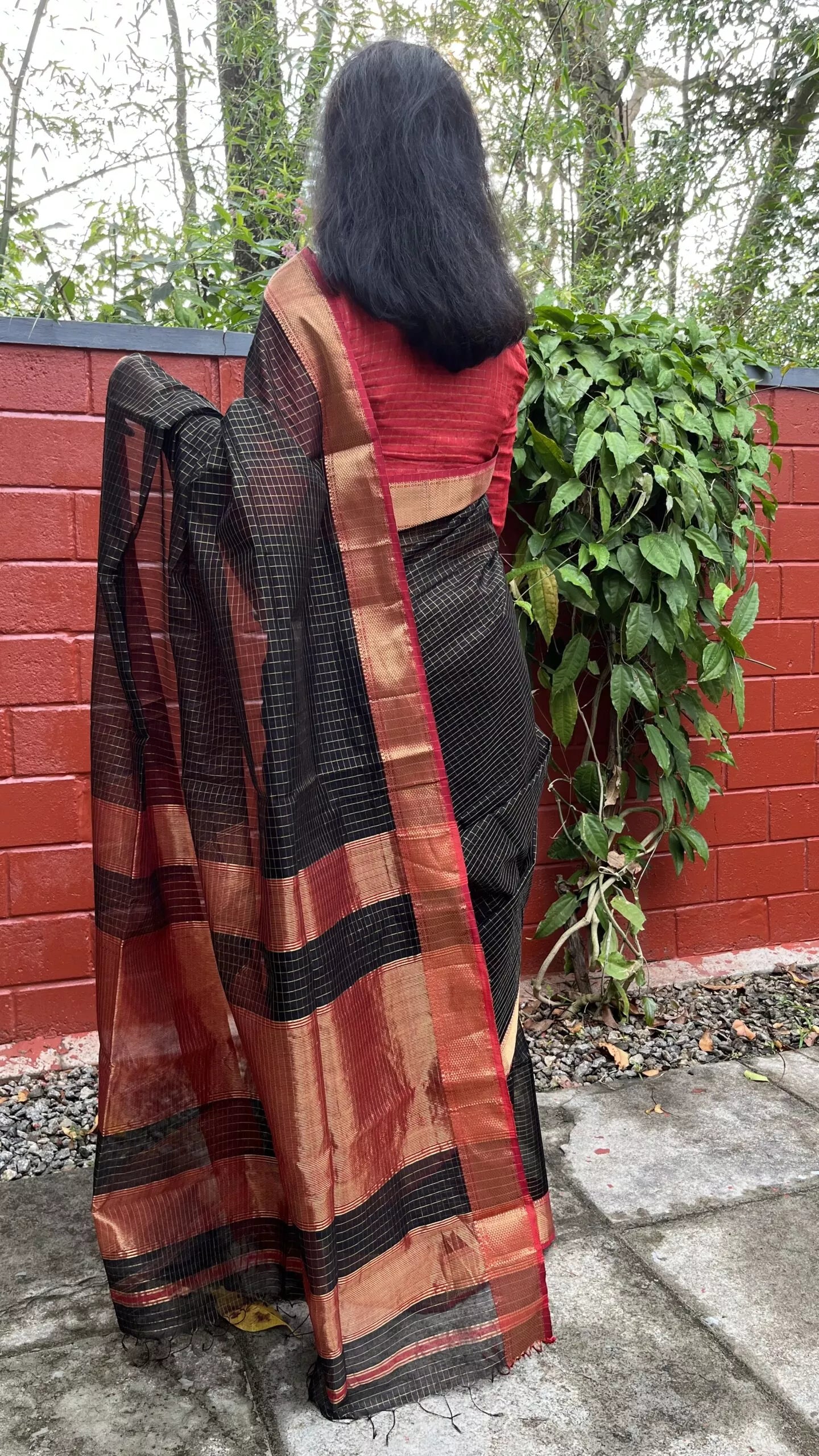 Maheswari Silk Cotton Zari Checkered Saree With Zari Border,Black–Red,SS1016