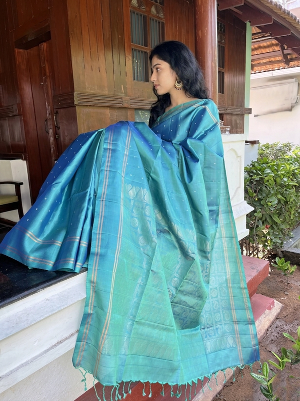 Pure Kanchipuram Soft Silk Saree with Small Golden Butta Dots, Zari Striped Border, Heavy Zari Pallu & Plain  Blouse Piece, Pista Green,   SK1012