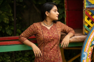 Kalamkari Cotton Paneled kurta, Sweetheart neck with ¾  Sleeves with Pocket, Maroon ,KK1092