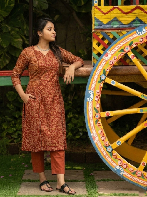 Kalamkari Cotton Paneled kurta, Sweetheart neck with ¾  Sleeves with Pocket, Maroon ,KK1092
