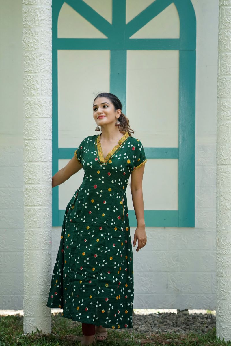 Bandhani Cotton V-collar Paneled A Line kurta with Mega Sleeves and Pockets, Bottle Green,  KP1092