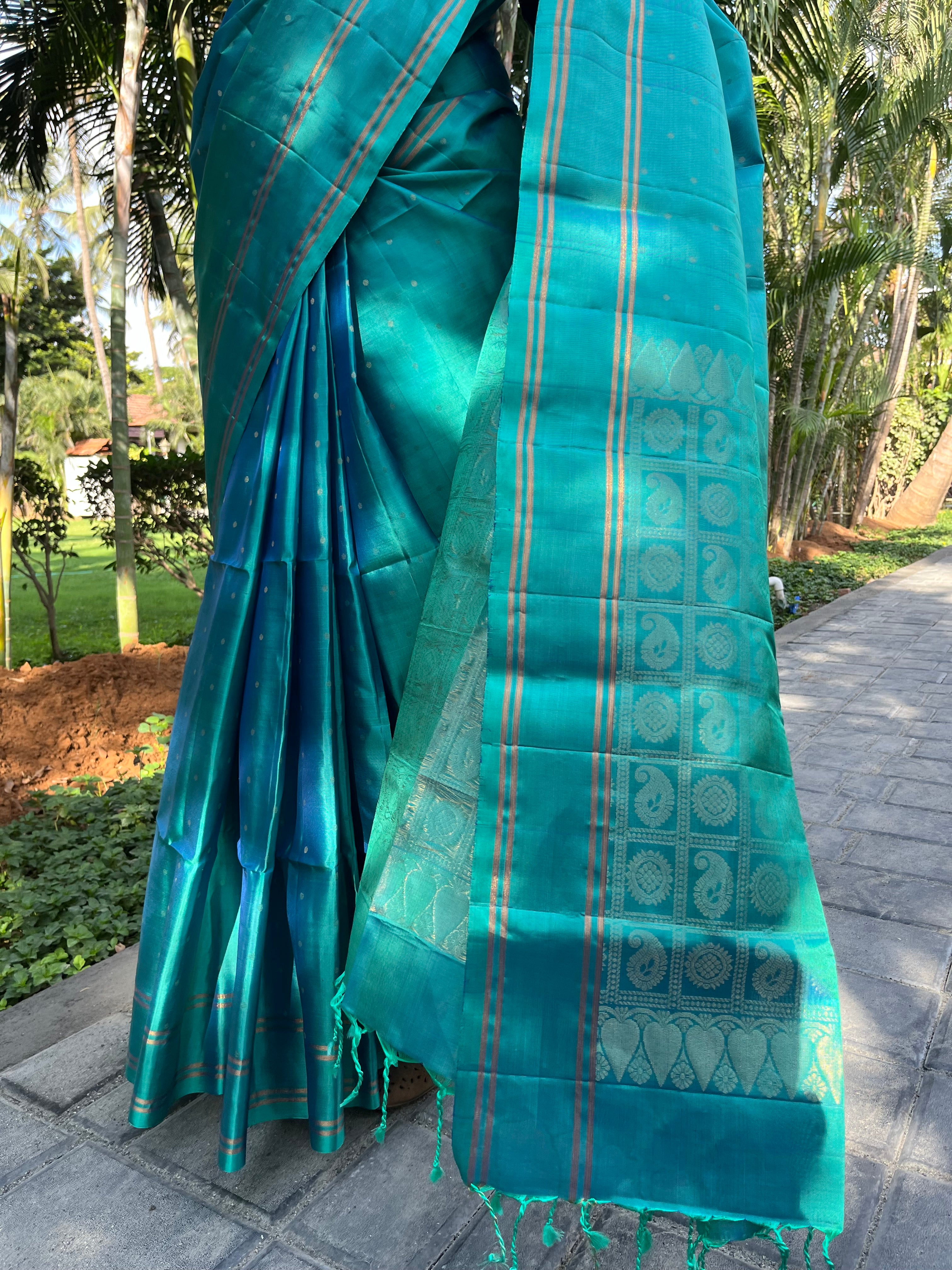 Pure Kanchipuram Soft Silk Saree with Small Golden Butta Dots, Zari Striped Border, Heavy Zari Pallu & Plain  Blouse Piece, Pista Green,   SK1012