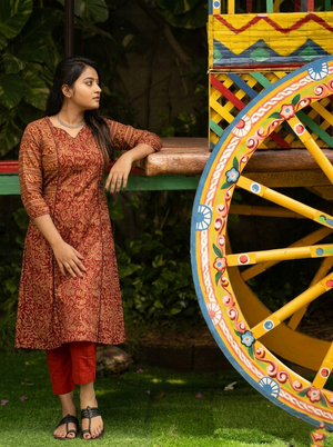 Kalamkari Cotton Paneled kurta, Sweetheart neck with ¾  Sleeves with Pocket, Maroon ,KK1092