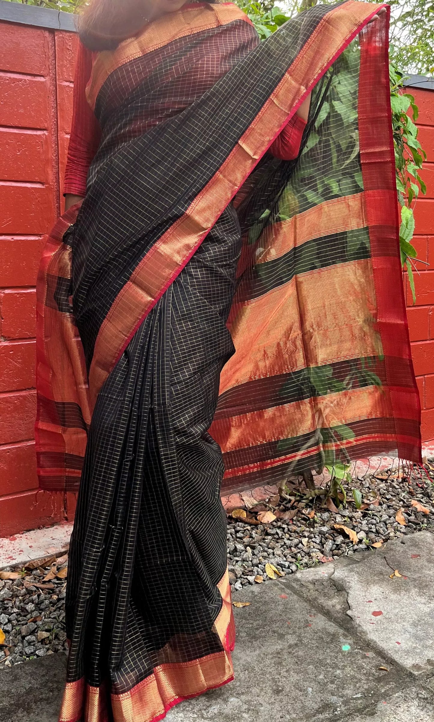 Maheswari Silk Cotton Zari Checkered Saree With Zari Border,Black–Red,SS1016